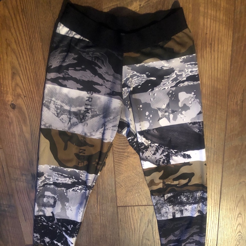 Reebok camo leggings